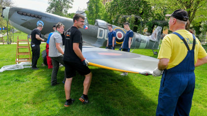 Stíhací letoun Spitfire se usadil v Šafaříkových sadech