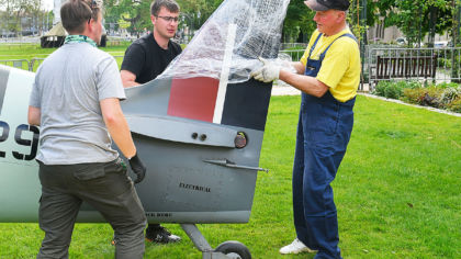 Stíhací letoun Spitfire se usadil v Šafaříkových sadech