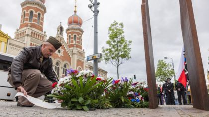 U památníků se dnes vzpomínalo na válečné veterány