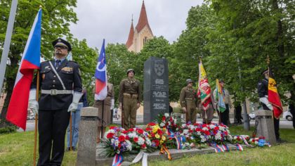 U památníků se dnes vzpomínalo na válečné veterány