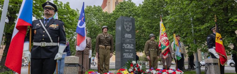 U památníků se dnes vzpomínalo na válečné veterány