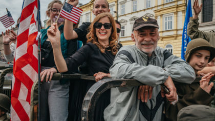 ČTK: Konvoj v Plzni viděly tisíce lidí