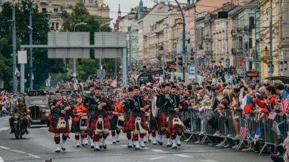 ČTK: Konvoj v Plzni viděly tisíce lidí