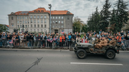 ČTK: Konvoj v Plzni viděly tisíce lidí