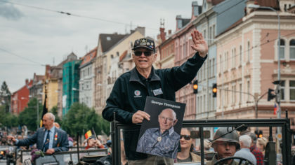 ČTK: Konvoj v Plzni viděly tisíce lidí