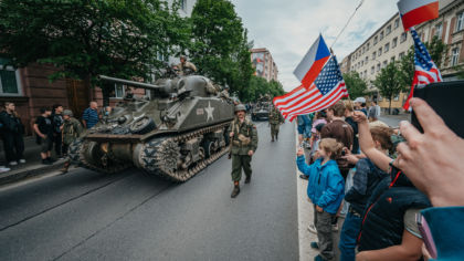 ČTK: Konvoj v Plzni viděly tisíce lidí