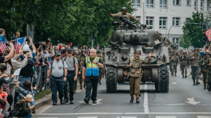 ČTK: Konvoj v Plzni viděly tisíce lidí