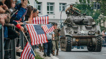 ČTK: Konvoj v Plzni viděly tisíce lidí