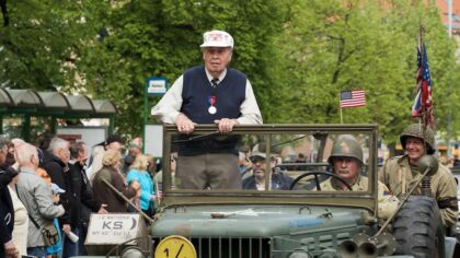 Dnes slaví 99. narozeniny hrdina, veterán, osvoboditel jihozápadních Čech, příslušník 90. pěší divize, Vernon Schmidt!