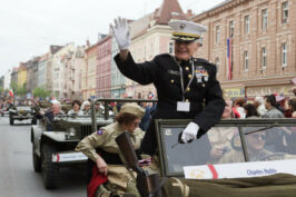 Přejeme všechno nejlepší a hodně zdraví k dnešním 95. narozeninám panu Charlesi H. Nobleovi, synovi plukovníka Charlese H. Noblea, jemuž je Plzeň vděčná za osvobození města dne 6. května 1945!