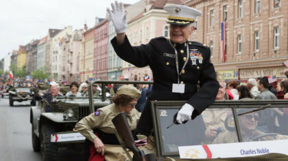 Přejeme všechno nejlepší a hodně zdraví k dnešním 95. narozeninám panu Charlesi H. Nobleovi, synovi plukovníka Charlese H. Noblea, jemuž je Plzeň vděčná za osvobození města dne 6. května 1945!